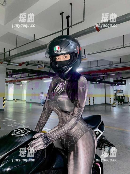 120斤的小王同学 微密圈 - 120斤的小王同学与她的牛仔裤高清作品集:每一幅都像是让人说‘这条我也想要’的潜意识梦。