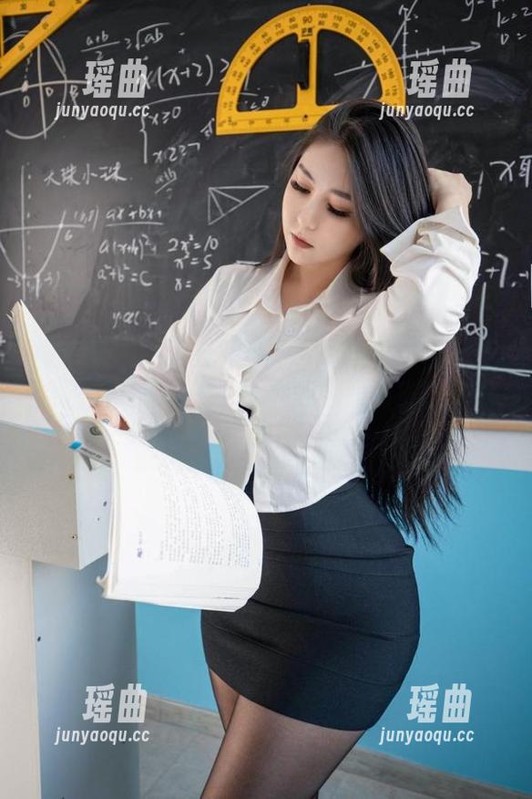 120斤的小王同学 微密圈 - 120斤的小王同学的最新图册:当恶魔遇见女王,谁会脱颖而出?快来瞧瞧!