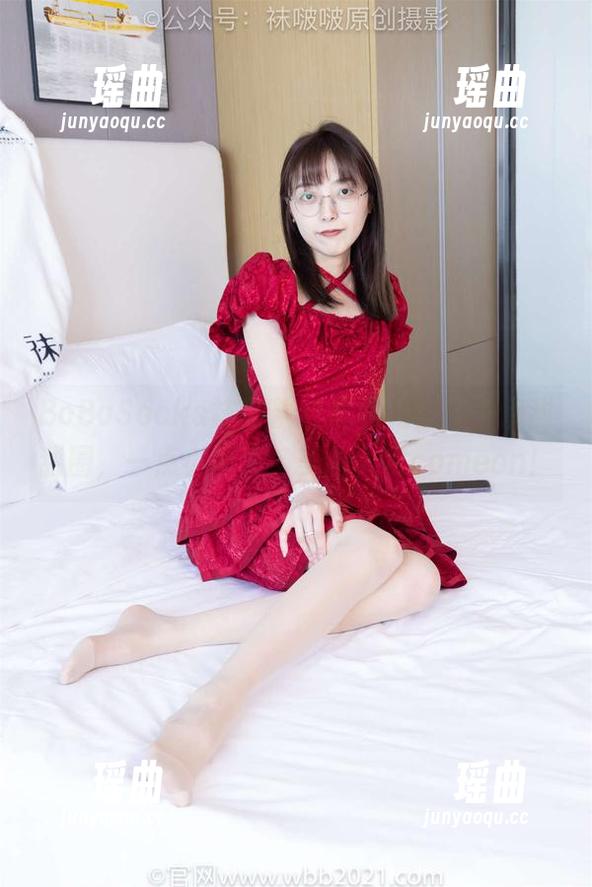 BoBoSocks袜啵啵-甜甜圈 BoBoSocks袜啵啵 - 黑丝花絮,一点甜甜圈,一点小调皮,美图大赏comeon!