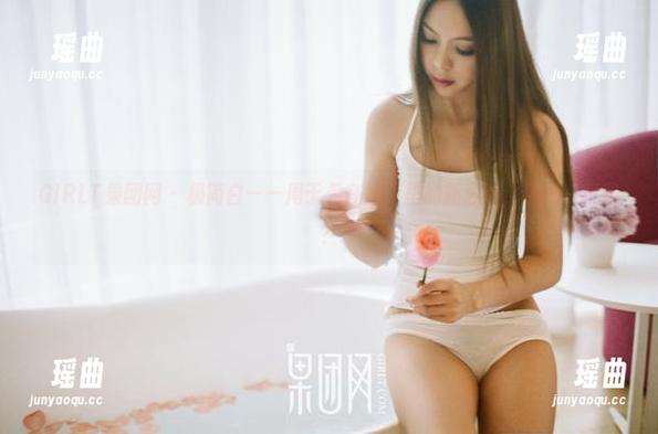 GIRLT果团网-周于希 GIRLT果团网 - 极简白——周于希在图库里的新思路,值得一赞吗?