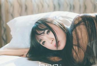 GIRLT果团网 – 看完王语纯的白丝全套，我的心绪一瞬间被图片打乱。