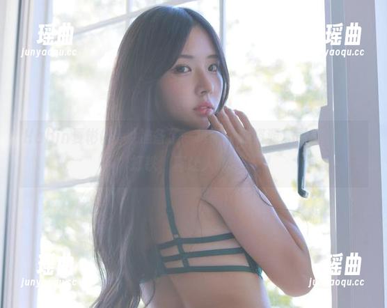 Habin夏彬(하빈)准备了一堆网袜的资源，最新的趁热打铁，真让人咋舌。