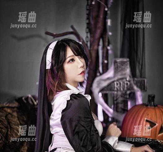 Leah梓未 谁说蓝色妖姬只适合花瓶?Leah梓未的作品来了一场小小的反转!