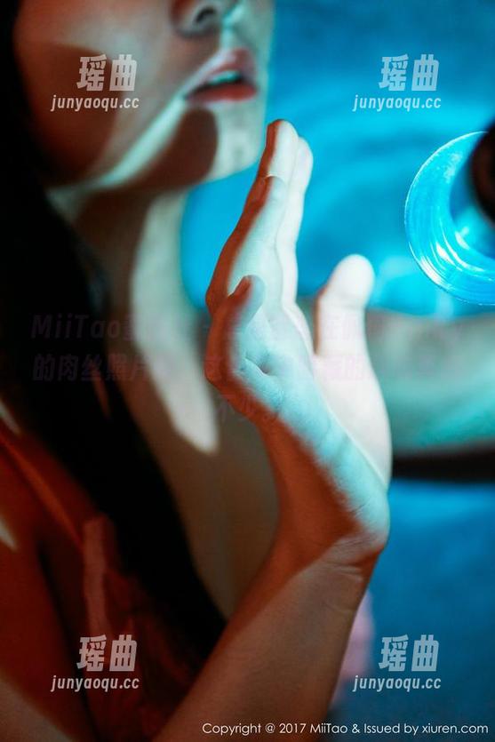 MiiTao蜜桃社-佩琦Pinky MiiTao蜜桃社 - 总是留恋在佩琦Pinky的肉丝照片间,这合集中暗藏的趣味真心不少。