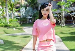 TuiGirl推女郎 – 梁棋棋钢琴上的花嫁：这拼贴里的姿势…行吗？
