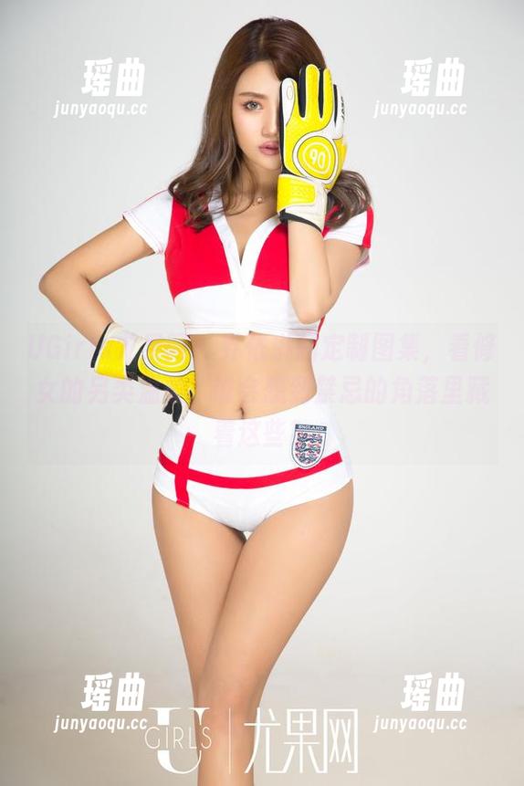 UGirls尤果网 - 乔依琳的定制图集，看修女的另类温柔，谁会想到禁忌的角落里藏着这些？