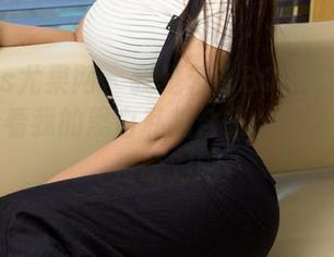 UGirls尤果网 – 我是若彤BOOMBOOM，来看看我的黑白私拍合集，毕竟别的也没啥对吧