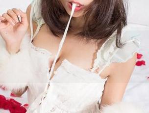 UGirls尤果网 – 雕刻时光与镂空的底色，陈雅漫定制的作品让人思绪飞扬。