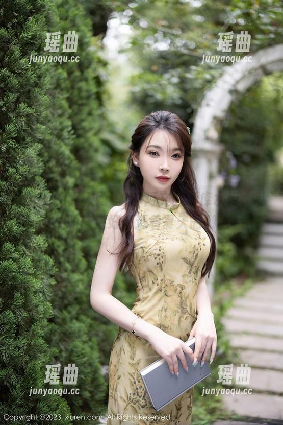Xiuren秀人网 - UU阿文的死库水行，私拍的味道好像透着夏天的懒意