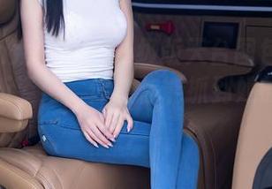 Xiuren秀人网 – 升级版天台图包！刘婷婷亮出新姿势，你猜你能抓到她的影子吗？