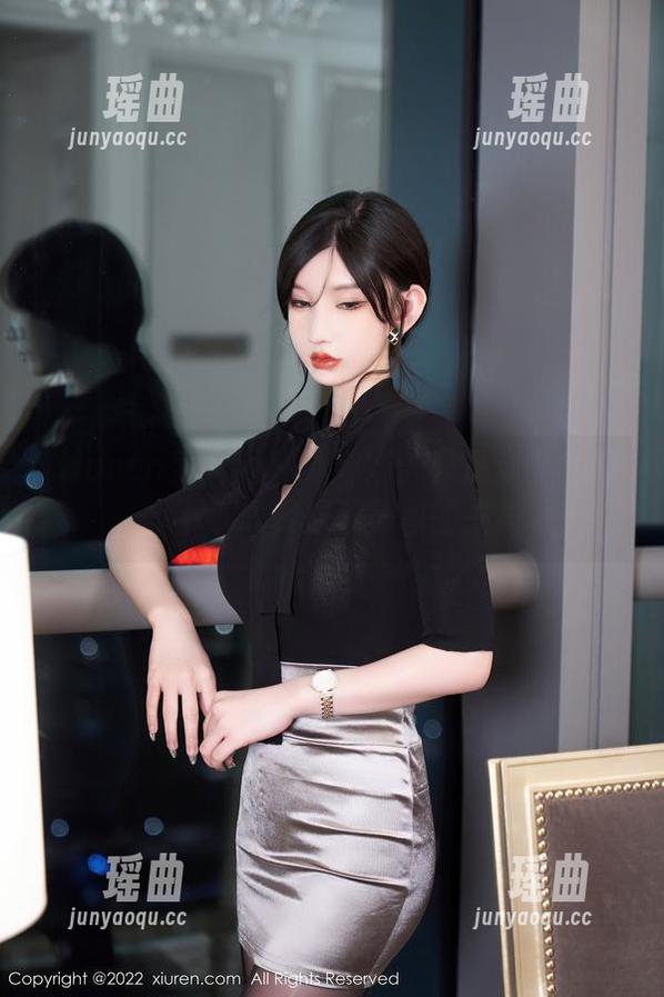 Xiuren秀人网-沐娜娜 Xiuren秀人网 - 沐娜娜:只是穿个礼服,却不小心变成了美图的主角呢