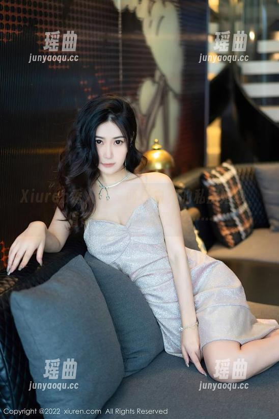 Xiuren秀人网-西希白兔 Xiuren秀人网 - 西希白兔的私房婚纱,值得一看吗?猜测中……