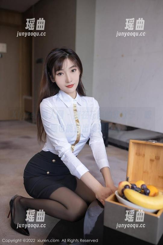 Xiuren秀人网-软软子 Xiuren秀人网 - 瘫在花园的软软子,晾衣服也能拍出绝美图集