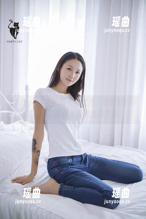 partycat轰趴猫-Ellie艾栗栗 partycat轰趴猫 - 看这里,透明的Ellie艾栗栗,竟似要直视我的灵魂!