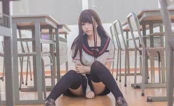 yoko夏宅的黑丝JK大作战：cos也能很疯狂！