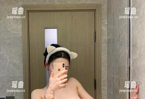 不爱笑的赛琳 微密圈 - 最新不爱笑的赛琳:完美身材,真让人羡慕,再也不想吃披萨了。