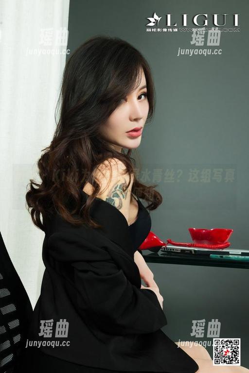丽柜-Kiki 丽柜 - Kiki为何钟情绿水青丝?这组写真下载一看便知。