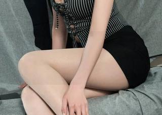 丽柜 – 雪糕和她的眼镜，毫无修饰的无圣光美图，没人能拒绝这种随性！