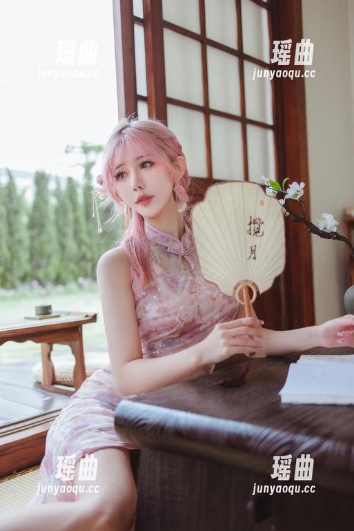 仙女月 棉袜cos全新演绎:仙女月那只袜子好像在和我打招呼,哈哈。