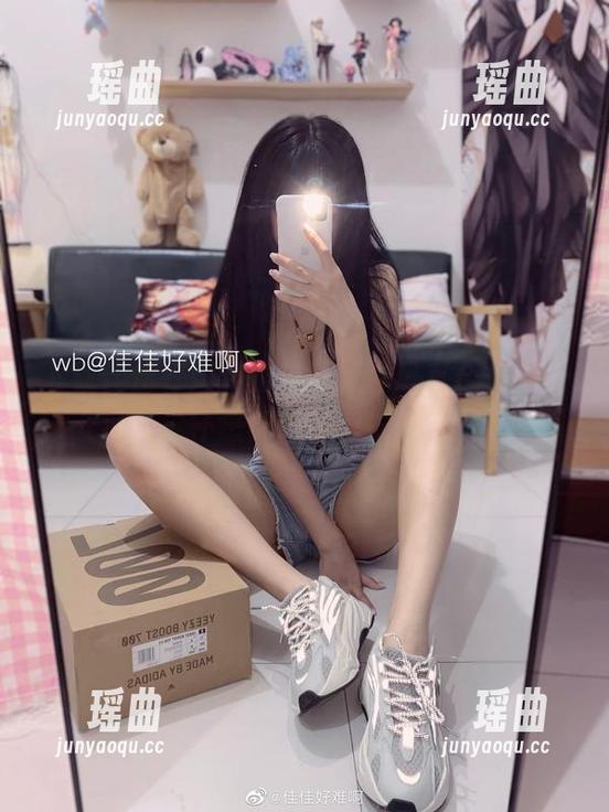 佳佳好难啊 下载佳佳好难啊的校园复古风采合集,让你怀念那段青涩岁月!