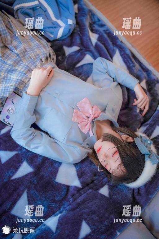 兔玩映画 制服裙白丝写真,兔玩映画的甜蜜闹剧。