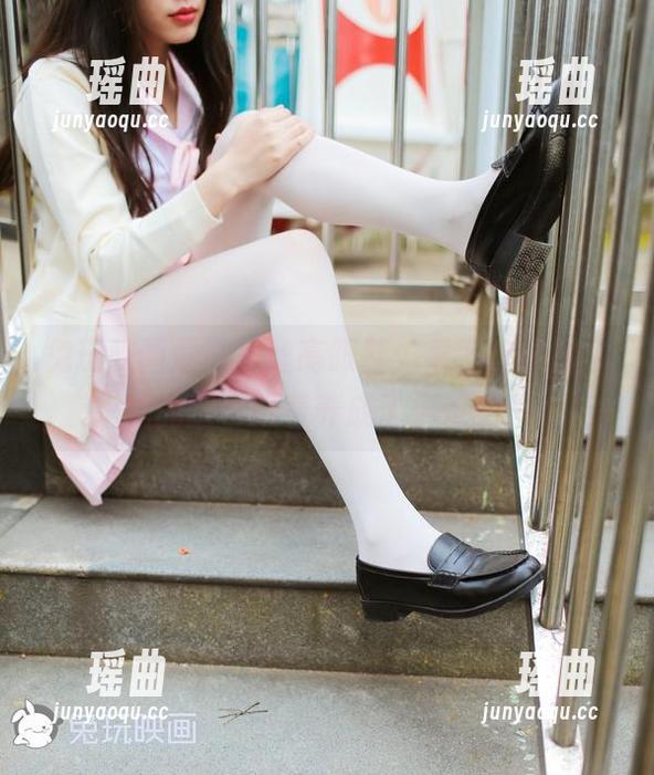 兔玩映画 兔玩映画最新黑丝高跟鞋:看了这组图,我的腿也跟着养成了小长腿?