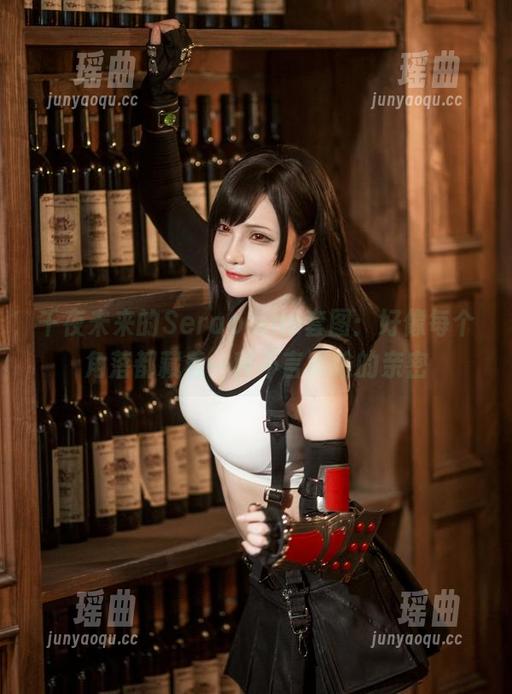 千夜未来的Seraphine套图：好像每个角落都藏着一种不言而喻的亲密
