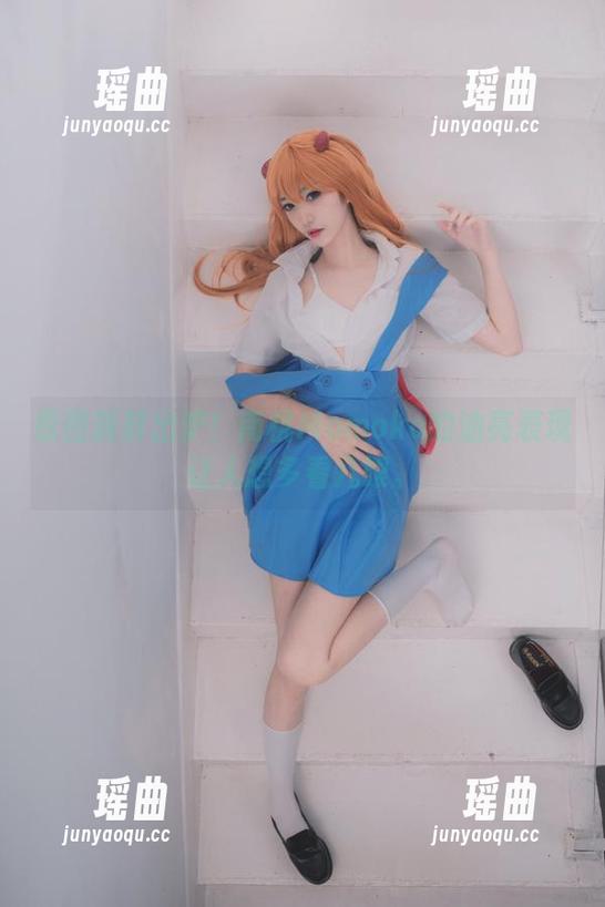 南桃Momoko 原图新鲜出炉!南桃Momoko的油亮表现让人想多看几眼。