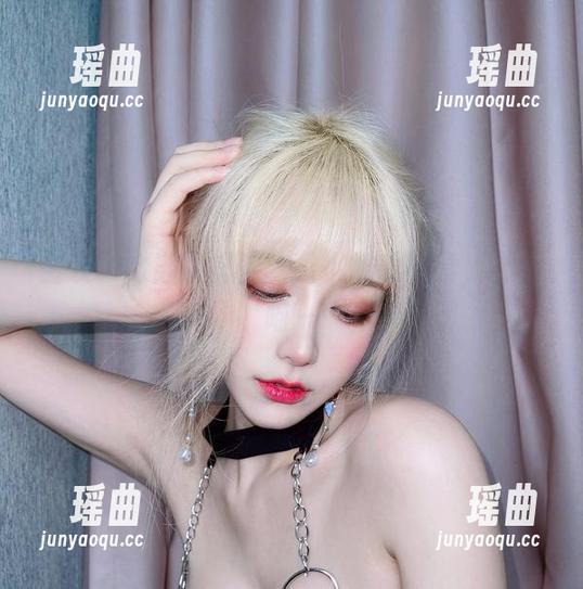 金发芭比潜伏群像：啾小妍的写真，喵喵喵～