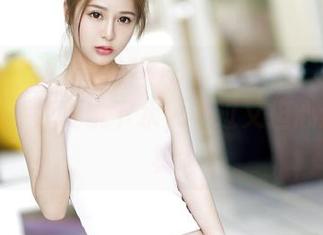 嗲囡囡 – 泳池边的SiByl李思宁，美图让人忍不住想要跳下水，不过又担心湿掉手机