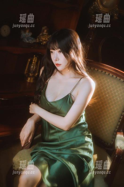 坏露露香宝 坏露露香宝的OL制服:你能忍住不多看几遍吗?