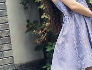 头条女神 – 她的样子像极了个学霸，尹菲真会挑眼镜！原图壁纸宅友们快来！