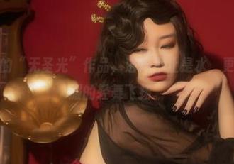 奇行家狗崽的“无圣光”作品，浴场不止是水，更是一场体操服的轻舞飞扬。