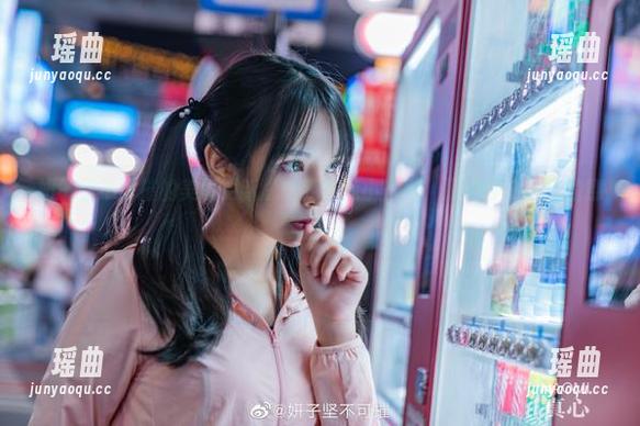 妍子坚不可摧 妍子坚不可摧的美图更新总让我想起小舟潮,那种呼之欲出的意涵实在