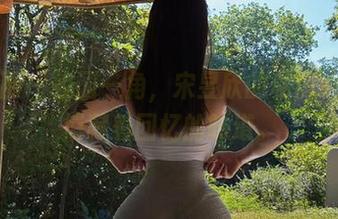 微密圈 – 校园一角，宋昱欣的私房原图悄悄藏着回忆的味道。