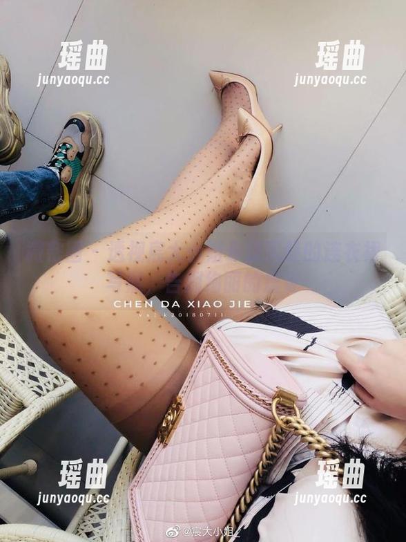 宸大小姐 微密圈 - 透视宸大小姐云淡风轻的连衣裙写照,告别绚丽的虚妄