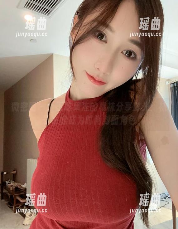 小玉吃果冻 微密圈 - 小玉吃果冻的棉袜分享时光:袜子也能成为时尚封面角色