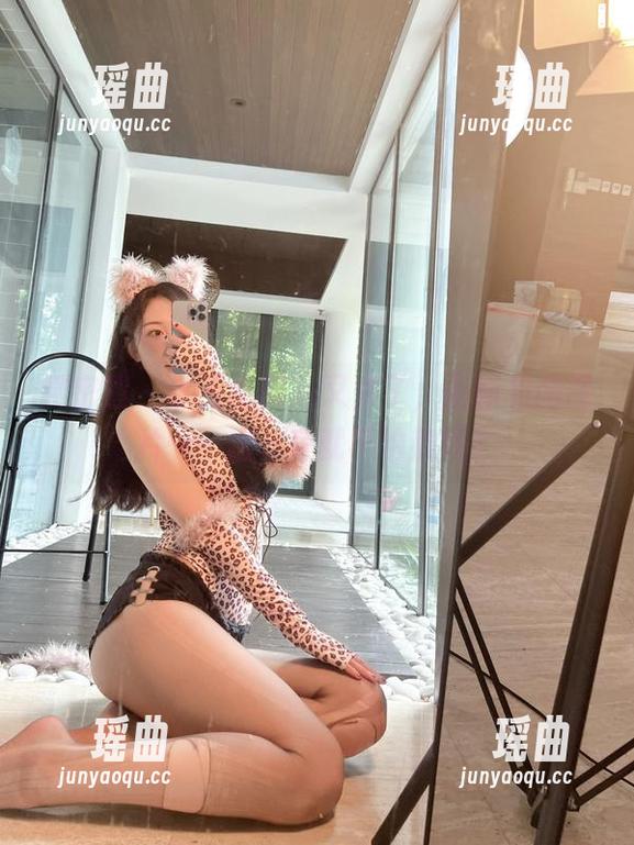 小玉吃果冻 微密圈 - 小玉吃果冻又来了,最新和服图片……这一身就不怕热吗?