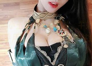 微密圈 – 小玉吃果冻的图片，牛奶肌肤太让人忘乎所以，完全无法集中注意力。