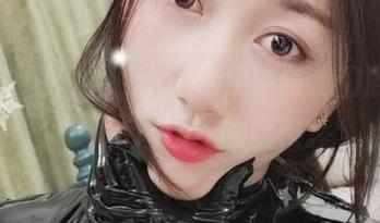 微密圈 – 图集中，小玉吃果冻向我们展示什么叫“带尾巴”的优雅。