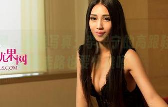 尤果网 – 精选写真：李思宁的高跟鞋，真是走路也要优雅吗？