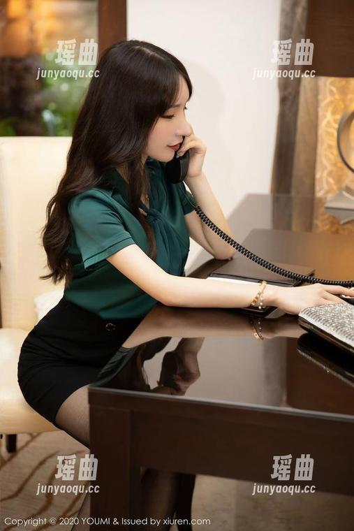 尤蜜荟 - 都说拳击手很刚，但尤妮丝的狂野魅惑，让你错觉她在哪儿挥拳！