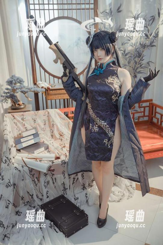 屿鱼yukako 屿鱼yukako的写真和她的眼镜,有种我说不上来的魔力,看得我好想多看几遍。
