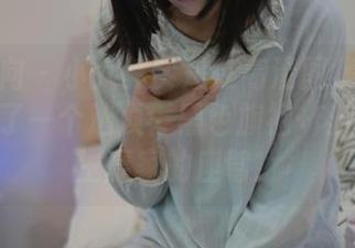 异思趣向 – 小六其实是在高清图集中隐秘地透露了一个选项：黑色旗袍+肉色丝=人生赢家的座驾！