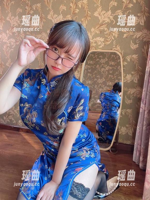 张思允nice 微密圈 - 牛仔短裤下的张思允nice,私房图包给你抛只三分之一!