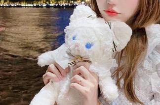 最新发布，彩芸_Nebula的修女作品，常见的修女，暗暗有种不一般的气息。