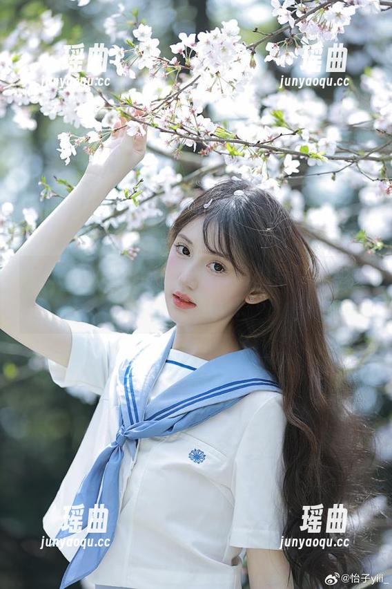 怡子yiii 怡子yiii夏日:好像能吃掉的写真集分享,蠢蠢欲动!