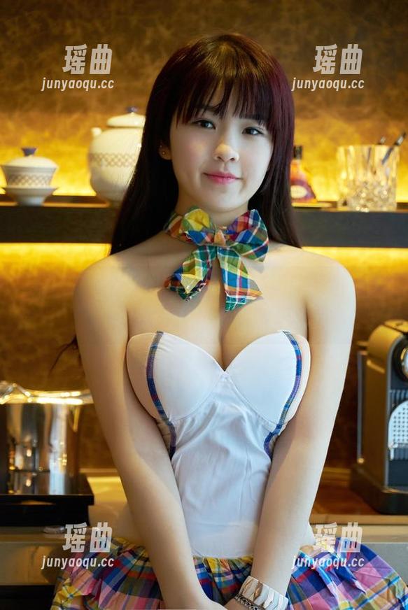 推女郎-Yu佳妮 推女郎 - 泳衣说:我和Yu佳妮的图包,免费送你一个潜水梦。