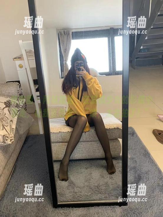 提袜少女 微密圈 - 网袜精选,在提袜少女的影像中游走,让我直想说:“哦,太会拍了!”