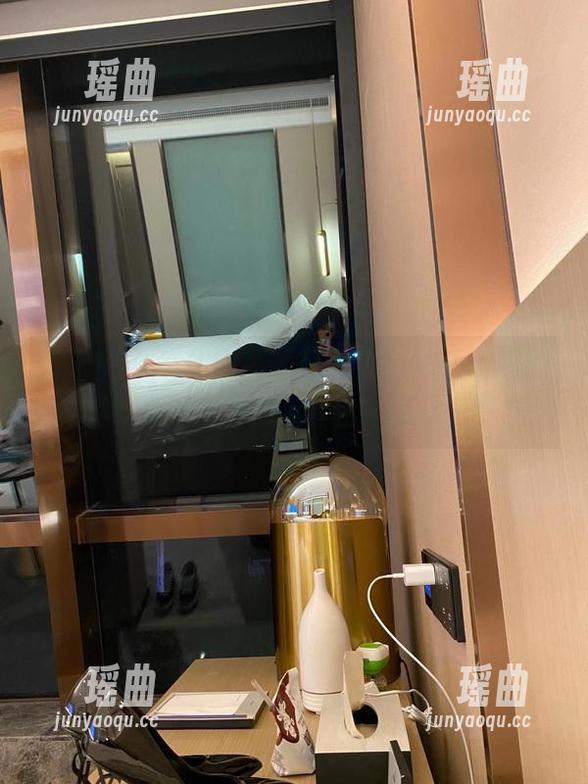 林子琳喵 微密圈 - 连体衣英语确实难,林子琳喵的尴尬套图让我想起了我的无力感。